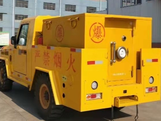 鲁山凯龙爆破器材运输车：保障爆破任务的安全运行